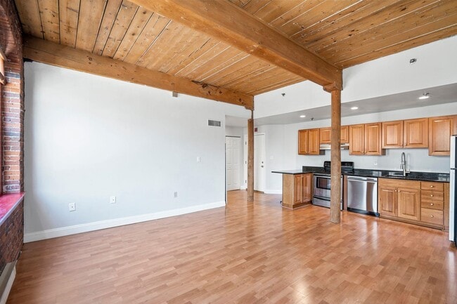 Building Photo - 335 Cypress St
