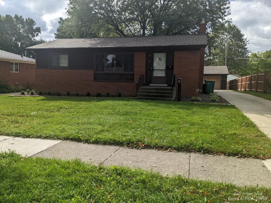 275 Highland Dr, Saline, MI 48176 House Rental in Saline, MI