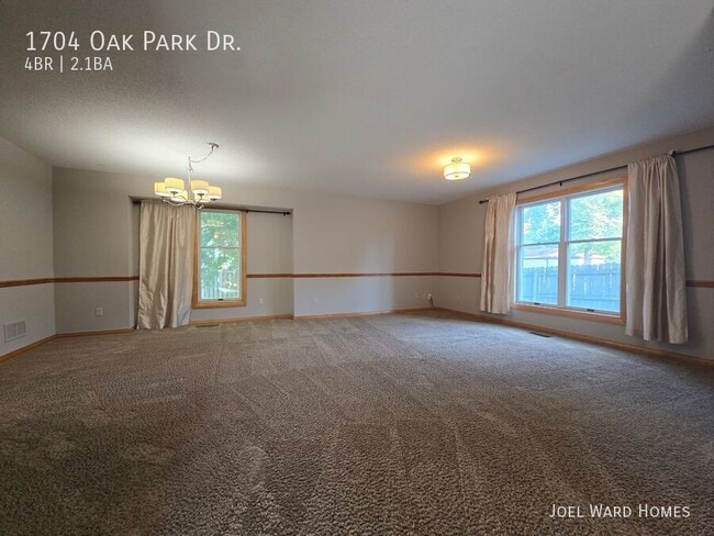 Building Photo - 1704 Oak Park Dr