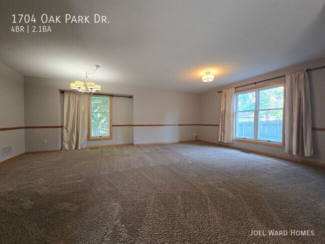 Foto del edificio - 1704 Oak Park Dr