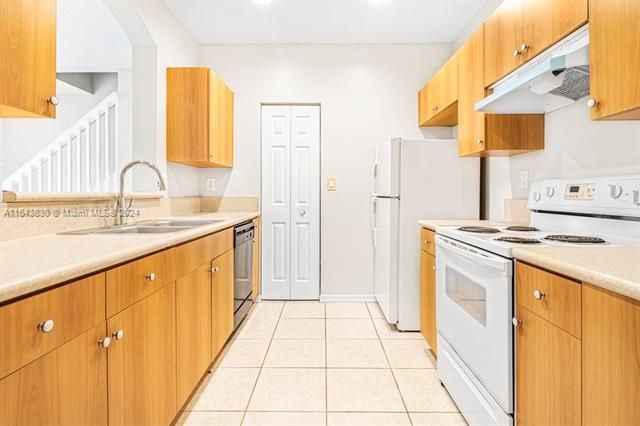 Foto del edificio - 2340 NE 42nd Cir