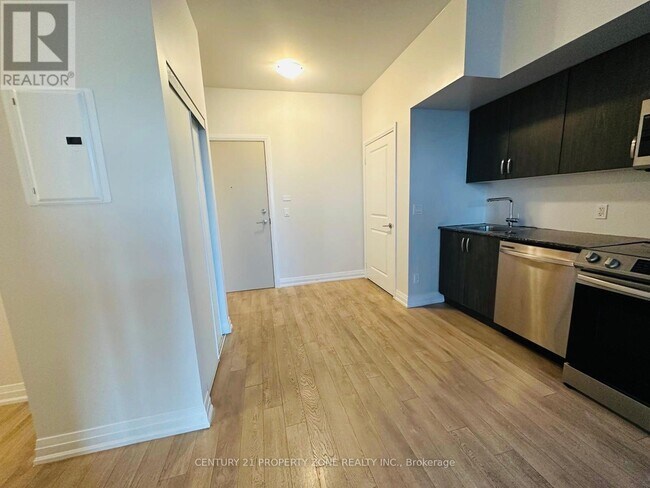 Building Photo - 10 Meadowglen Pl