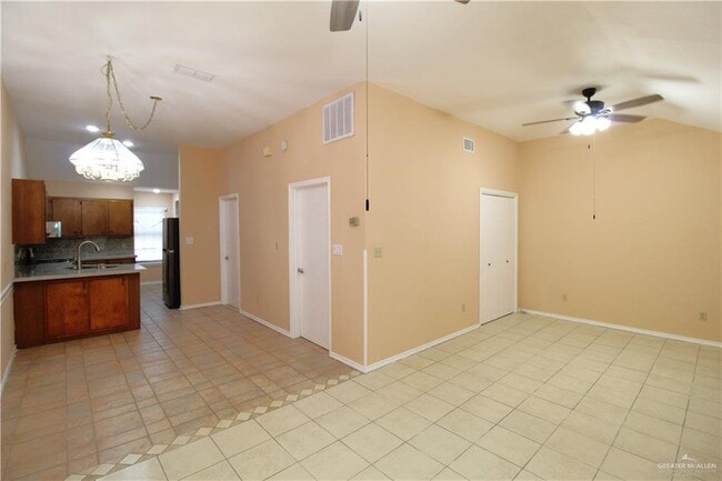 Building Photo - 1408 Circle Dr
