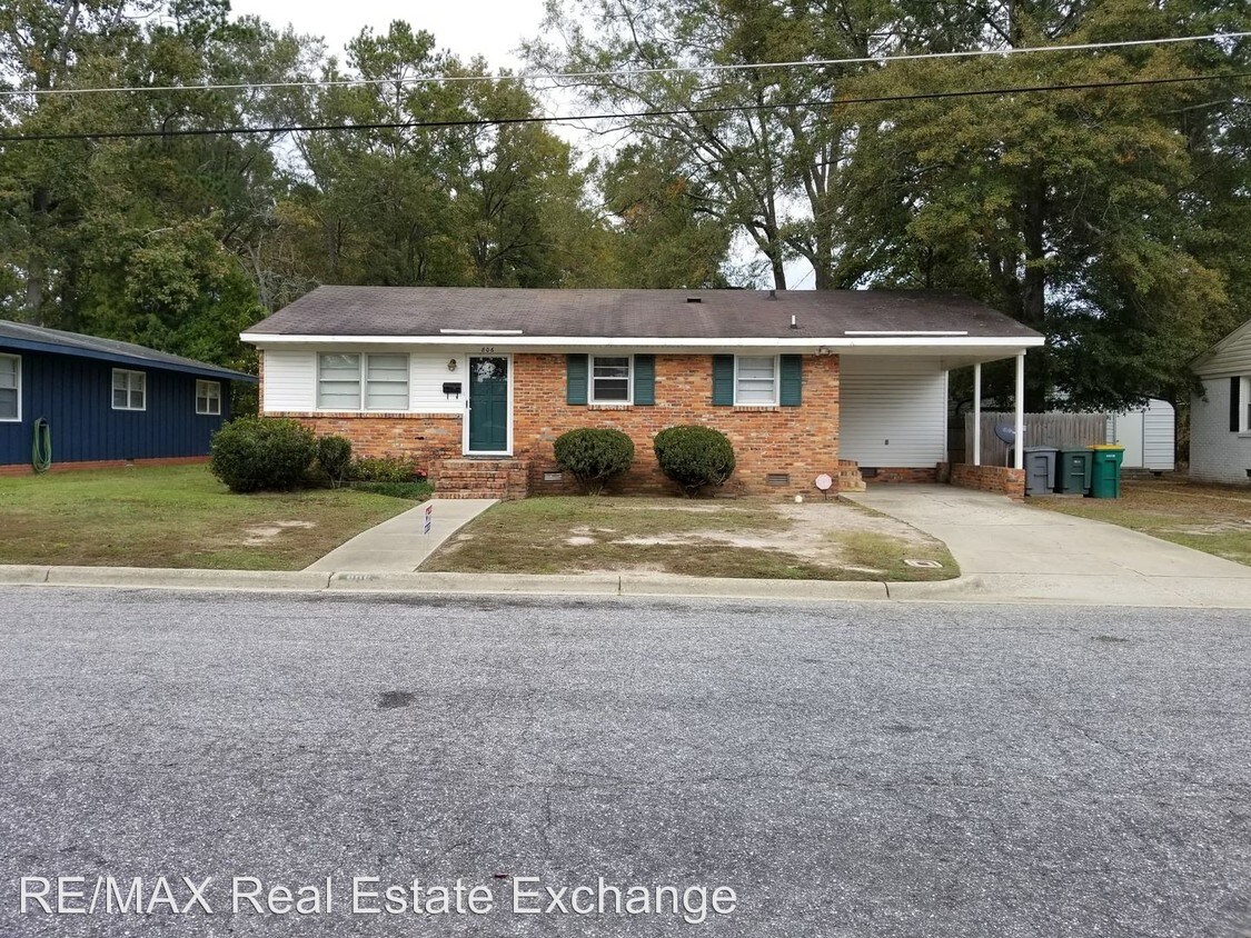 3 br, 2 bath House 806 W. 23rd Street House for Rent in Lumberton