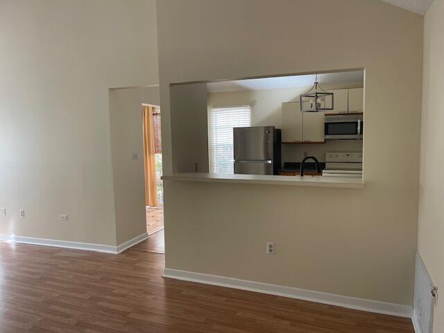 Building Photo - 810 Fairway Lakes Dr