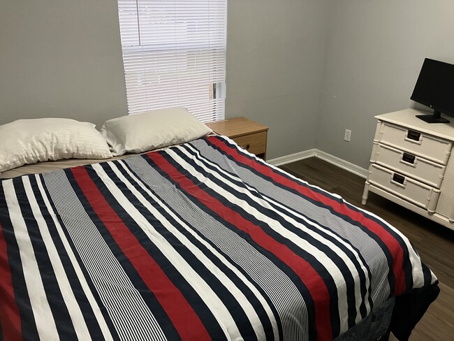 Building Photo - 2221 NW 24th Ter