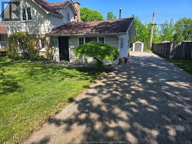 Building Photo - 51 Balaclava St S