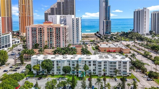 Foto del edificio - 17560 Atlantic Blvd