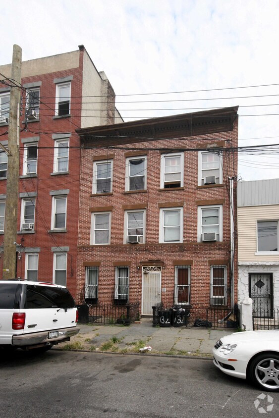 Building Photo - 132 Dikeman St