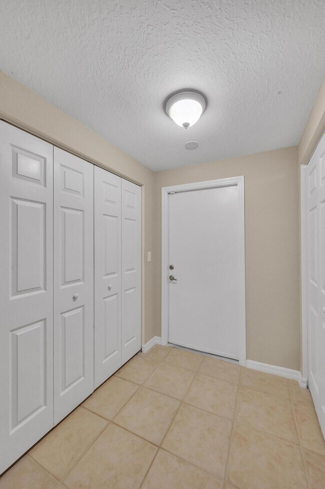 Building Photo - 563 SE Prescott Pl
