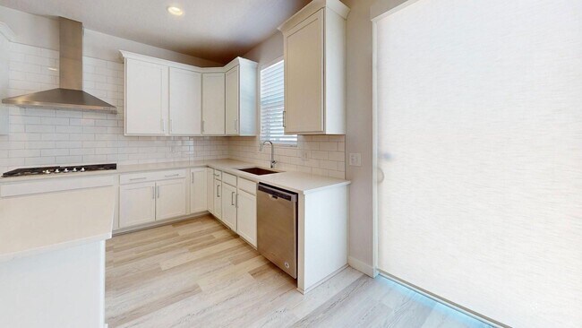 Foto del edificio - Fabulous 5-Bedroom Corner House with Large Yard