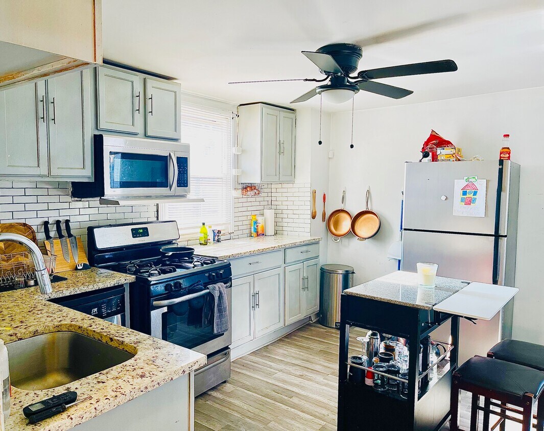 Foto principal - 2906 N Springfield Ave