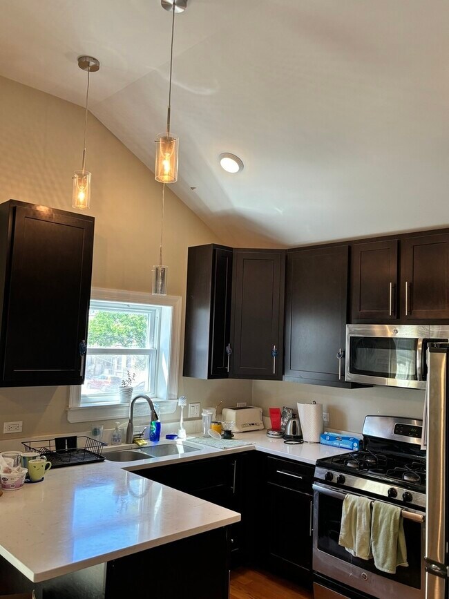 Building Photo - 1836 S Laflin St