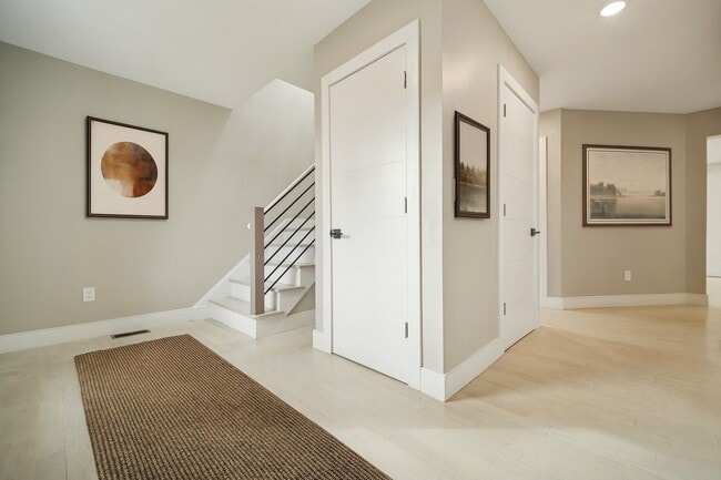 Building Photo - 134 Hillside Ave