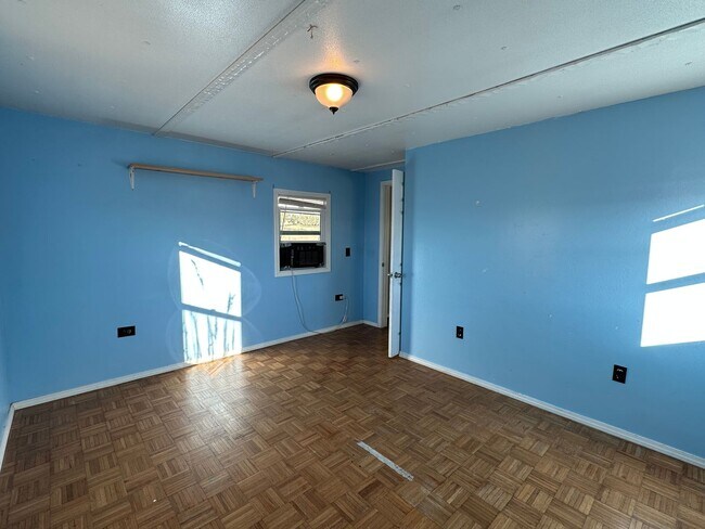 Foto del edificio - 3 Bedroom 1 Bathroom trailer available to ...