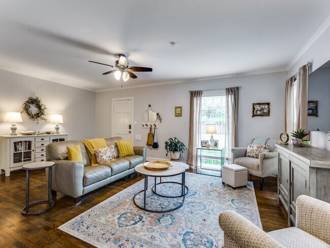 Foto del edificio - 3417 Stadium Dr