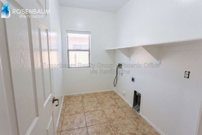 Foto del edificio - 1739 N St Francis Pl