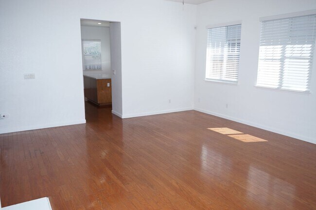 Foto del edificio - 467 E Legacy Dr