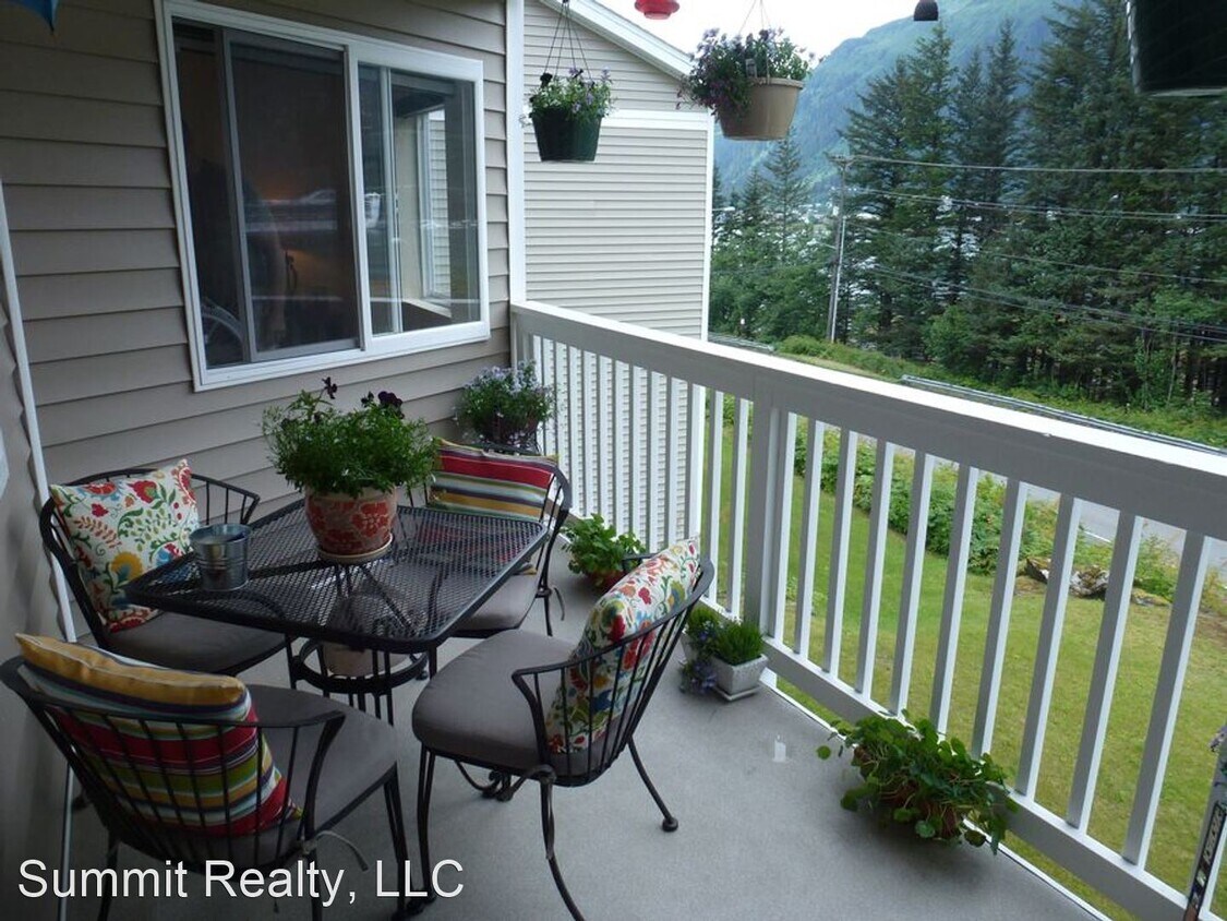 3 br, 2 bath House 2551 Vista Dr, B201 House Rental in Juneau, AK