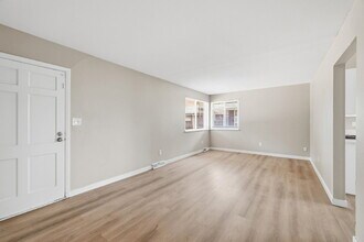 Building Photo - 5565 S Delaware St