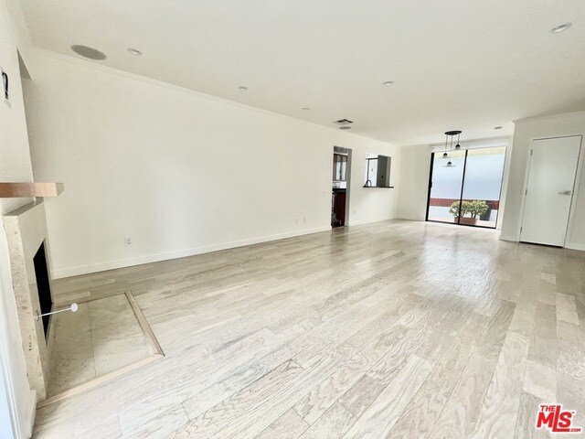 Building Photo - 817 5th St