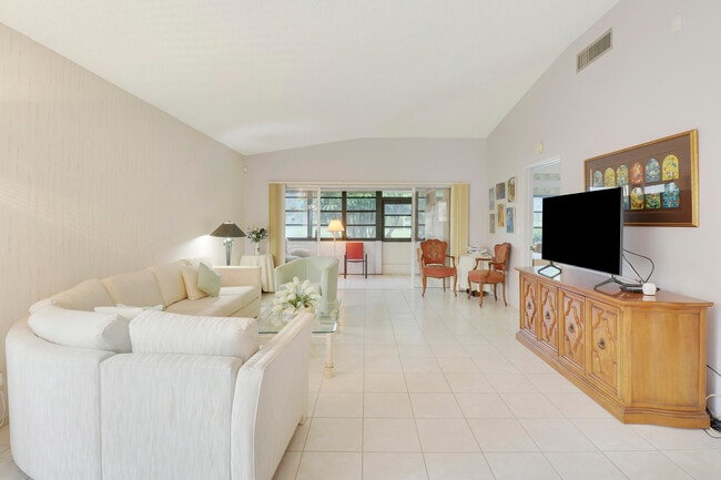 Building Photo - 13759 Date Palm Ct