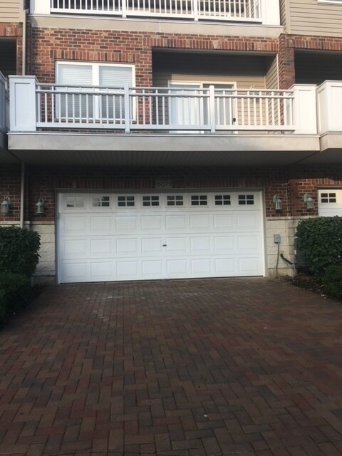 Building Photo - 6071 River Bend Dr
