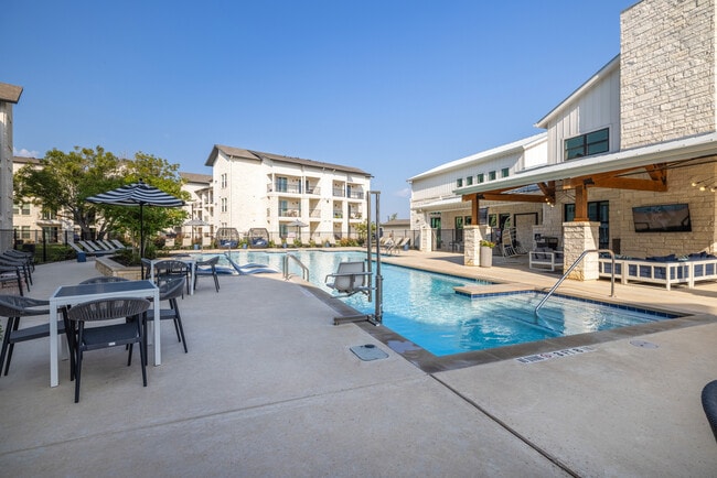 Resort-Style Pool - Leander Park Apartments