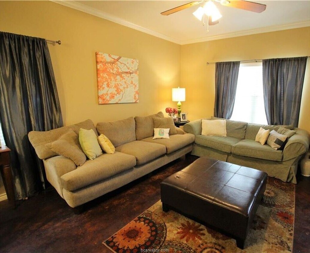 Foto principal - AUGUST PRE-LEASE!!! Beautiful 4 Bed, 3 Bat...
