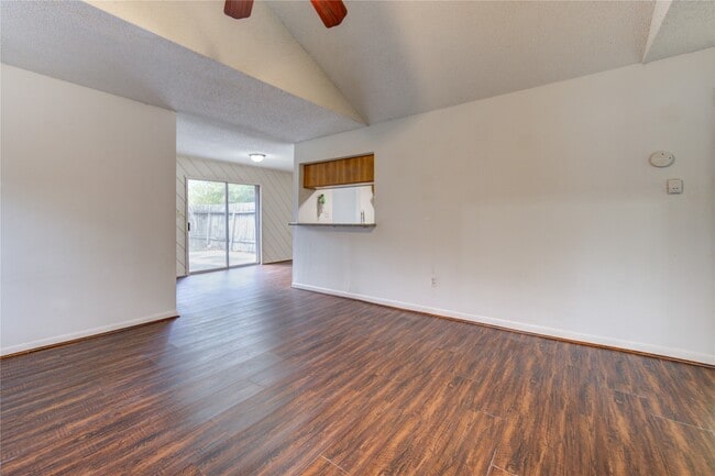 Foto del edificio - 212 Quaker Dr