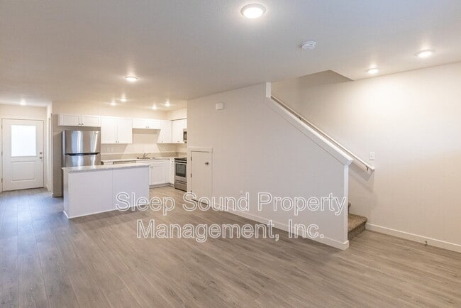 Building Photo - 110 N 7th Ave