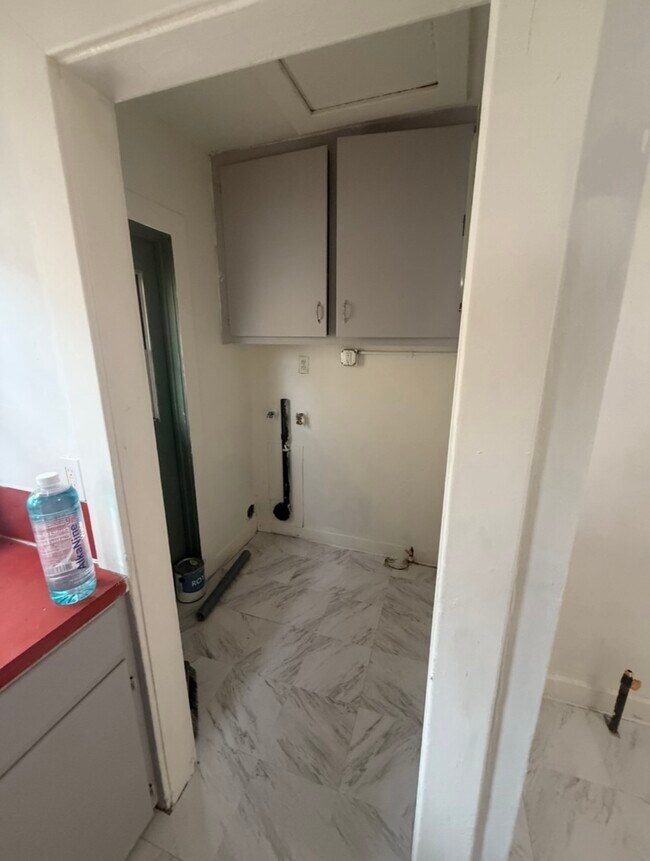 Foto del edificio - 1133 E Lexington Dr