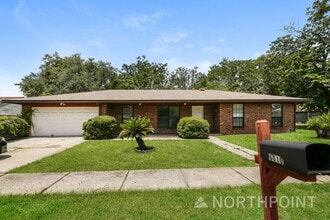Building Photo - 6010 Hillman Dr