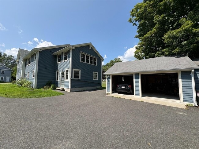 Building Photo - 231 River Dr