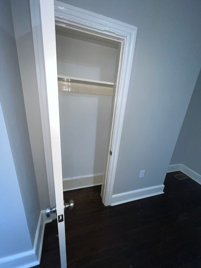 Building Photo - Beautiful 3 Bedroom Home