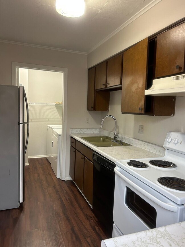 Building Photo - 4634 Belle Dr