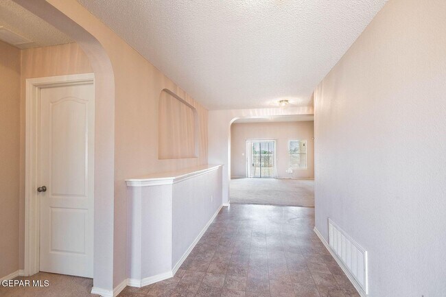 Building Photo - 14272 Lasso Rock Dr