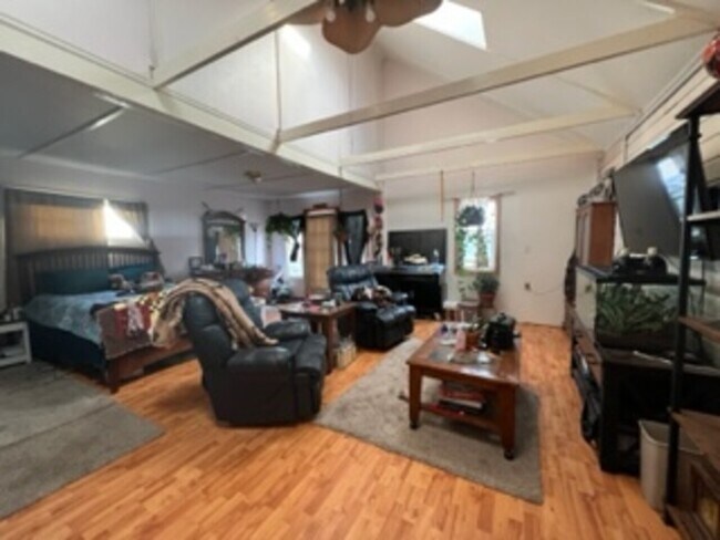 Building Photo - 357 W. Sheridan #2