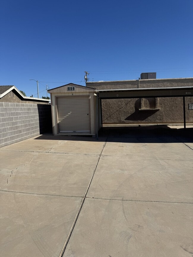 Building Photo - A Cozy 2 bed/ 2 bath home in the heart of Yuma!