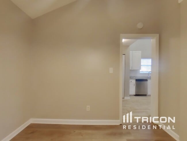 Building Photo - 7009 Glen Valley Way