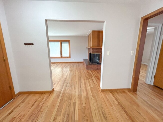 Building Photo - 1550 Corina Dr SE