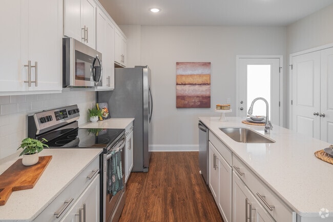 2BR, 2.5BA - 1,224SF - Kitchen Appliances - Pinewind at Liberty Hall