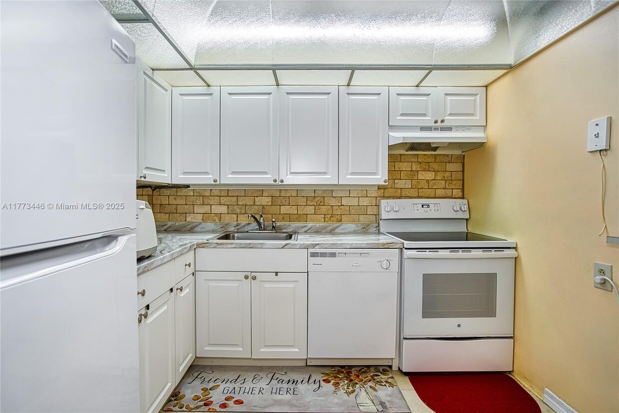 Primary Photo - 16851 NE 23rd Ave