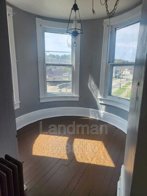 Building Photo - 516 3rd St