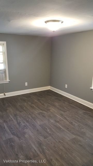 Building Photo - 1 br, 1 bath House - 401 E. Alden Avenue