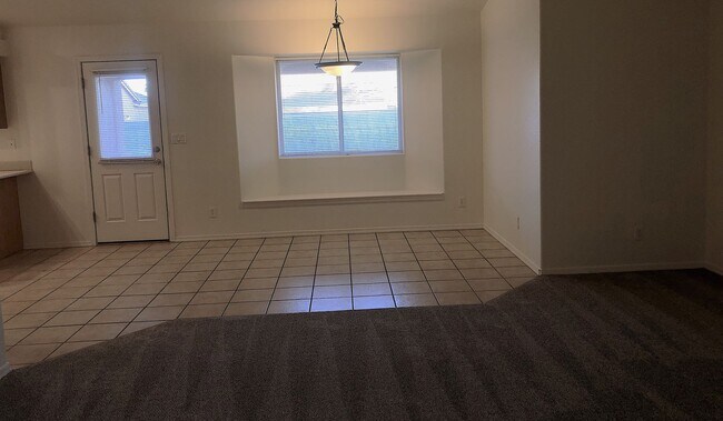 Building Photo - 3+2 Stylish and comfortable place to call home!