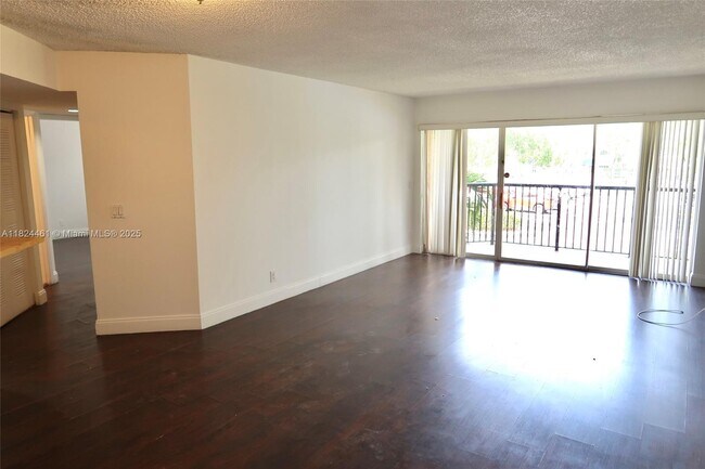 Foto del edificio - 8801 Wiles Rd