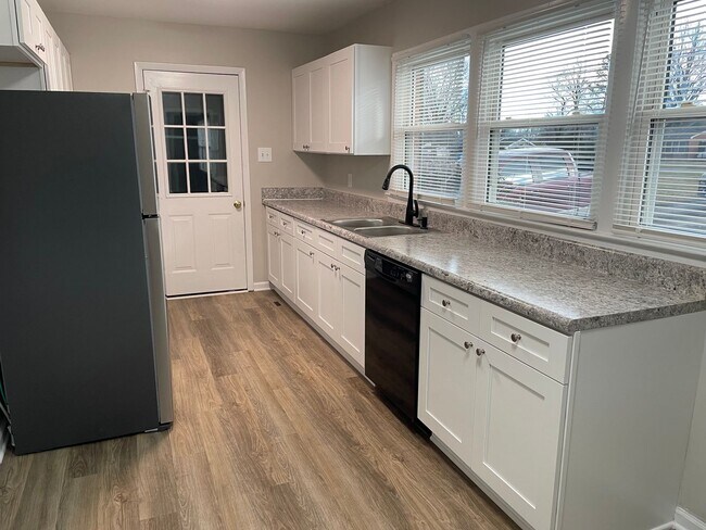 Foto del edificio - Totally New Kitchen & Bathroom in a Charmi...