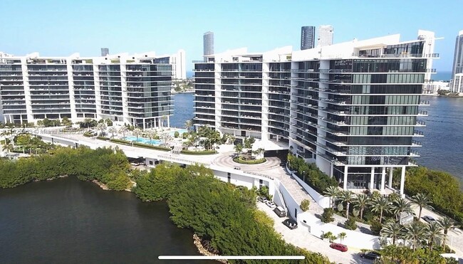 Foto del edificio - 5000 Island Estates Dr