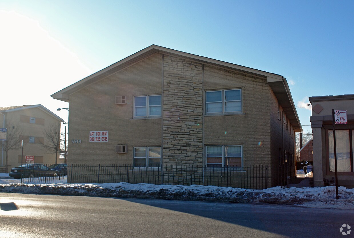 Building Photo - 5901 W 63rd St